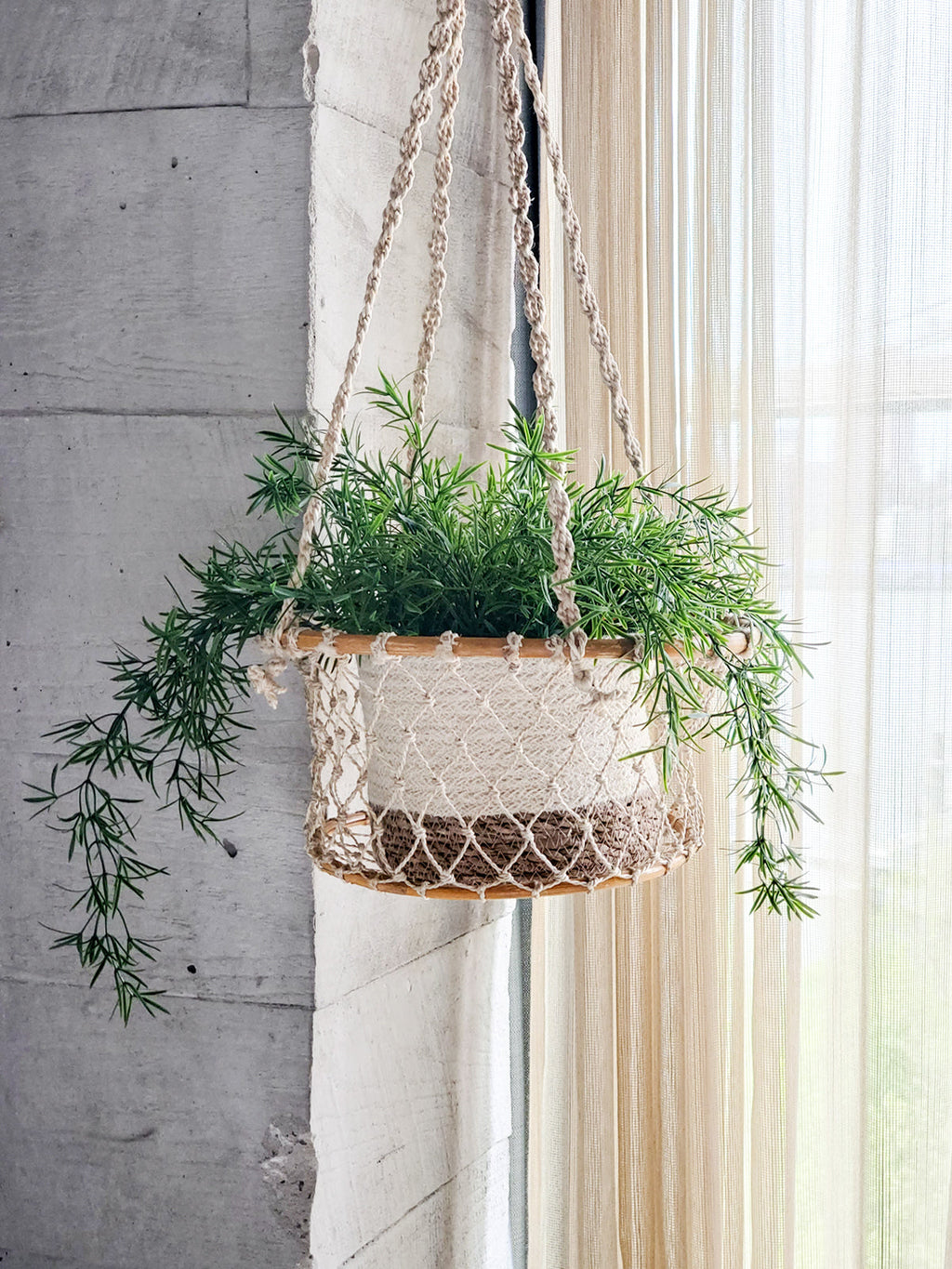 Panier Suspendu en jute et bois naturel