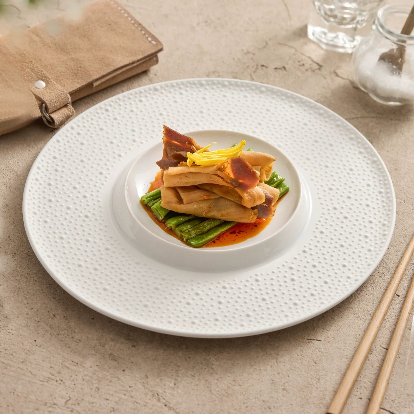 Textured Rim Porcelain Dinner Plate | Inner Coupe Fine Dining Plate