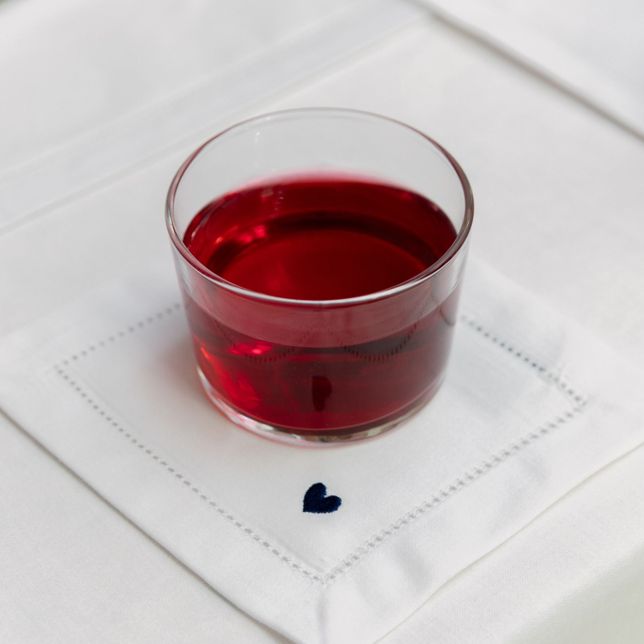 Mafra cotton table linen with embroidered hearts